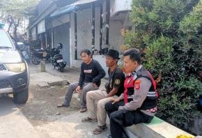 Antisipasi Gukamtibmas, Bhabinkamtibmas Polsek Telagasari Sebar Layanan Pengaduan 110