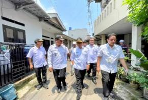Tindak Lanjuti Laporan, Wali Kota Depok Supian Suri Kunjungi Rumah Terdampak Angin Puting Beliung di Grogol Kecamatan Limo 