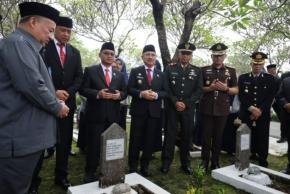 Mengetuk Pintu Sejarah di Bulan Kapal: Bekasi Tabur Bunga, Menyulam Semangat Pahlawan

 