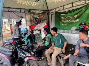 Polantas di Karawang Serukan Keselamatan Berkendara Kepada Driver Ojol