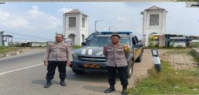 Samapta Polsek Rengasdengklok Laksanakan Patroli Siang, Menyisir Wilayah Perbatasan Karawang - Bekasi