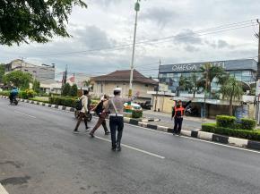 Upaya Polantas di Polres Karawang, Hadirkan Pelayanan Prima melalui Kegiatan Gatur Lalin
