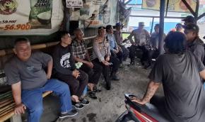 Ciptakan Situasi Aman, Kapolsek Klari dan Anggota Patroli Sambang Warga Jelang Imlek dan Ramadhan
