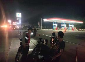 Pasca Lebaran, Personil Polsek Tegalwaru Intensif Gelar Patroli Malam Cegah Kejahatan