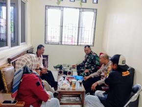 Polsek Ciampel, Sinergitas TNI-Polri melaksanakan Patroli bersama di Desa Mulyasejati