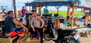 Bhabinkamtibmas Polsek Jatisari Sambang Warga, Berikan Nomor Layanan Kepolisian