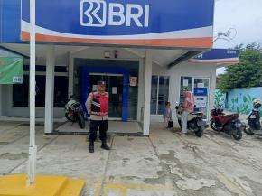 Upaya Antisifasi C3 dan Guankamtibmas, Personil Polsek Tempuran Res Karawang Periksa Fasilitas Perbankan.