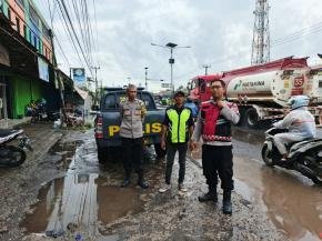 Polsek Klari Polres Karawang Patroli Siang Sambang Warga