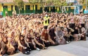 Kapolsek Jatisari Ajak Pelajar SMAN 1 Jatisari Jauhi Tawuran dan Narkoba, Bangun Generasi Berkarakter