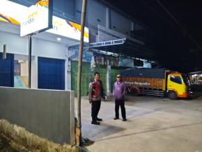Upaya Anggota Polsek Batujaya Cegah GU Kamtibmas di Bank Mandiri Unit Batujaya pada malam hari