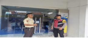 Personil Polsek Tegalwaru Patroli Siang Edukasi Petugas Jaga Bank BJB dan Pastikan Aman