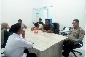 Bhabinkamtibmas Laksanakan Giat Sambang Humanis, Sapa Aparatur Perangkat Desa Jatilaksana