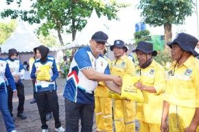 CFD bersama Masyarakat, Wakapolda NTB Menyapa dan Bagikan Paket Sembako Untuk Masyarakat Penerima Manfaat