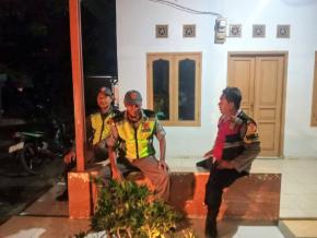 Bhabinkamtibmas Polsek Telagasari Gencar Lakukan Siskamling Untuk Cegah Gukamtibmas Malam