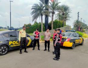 Jalin Sinergitas dengan Mitra Keamanan, Polsek Telukjambe Timur Gelar Patroli Prekat ke Parkland Podomoro