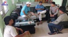 Upaya Personel Polsek Lemahabang Imbau Warga Untuk Tetap Pertahankan Kamtibmas di Wilkum