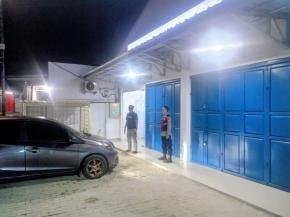 Anggota Polsek Batujaya melaksanakan Patroli Prekat serta kontrol Keamanan di Central Ruko Batujaya