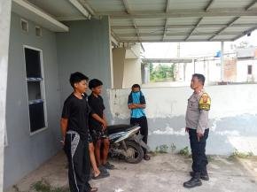 Sambang Remaja, Sampaikan Pesan Kamtibmas Itulah Cara Bhabinkamtibmas Polsek Klari