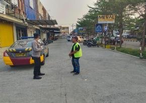 Polisi di Telukjambe Timur Laksanakan Patroli Prekat, Sasar Jukir di Jalan Bharata Raya