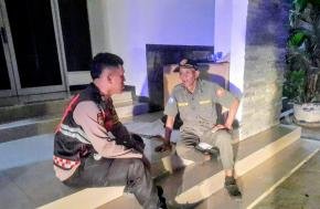 Upaya Bhabinkamtibmas Polsek Telagasari Lakukan Pendampingan Siskamling Untuk Cegah Gukamtibmas