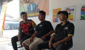 Bhabinkamtibmas Polsek Telagasari Sebar Himbauan Kenakalan Remaja Kepada Masyarakat