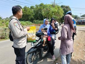 Dukung Gerakan Pangan Murah Polsek Kotabaru Jual Beras Bulog SPHP