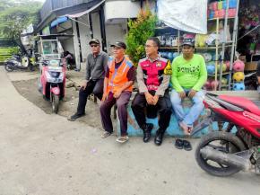 Pastikan Lingkungan Kondusif, Bhabinkamtibmas Polsek Telagasari Sebar Himbauan Kamtibmas