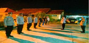 Kapolsek Rengasdengklok Pimpin Apel sekaligus Patroli KRYD Akhir Pekan