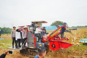 Kapolri-Ketua Komisi IV Pimpin Panen Raya Jagung Serentak, Wujud Nyata Dukung Ketahanan Pangan Nasional