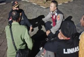 Personil Polsek Tegalwaru Patroli Malam di Jalan Sangkuriang Loji Imbau Warga Bersama Jaga Kamtibmas