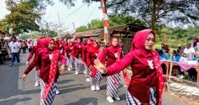 Semangat Kemerdekaan Menggema, Warga Desa Situdam Antusias Ikuti Karnaval HUT RI ke-81