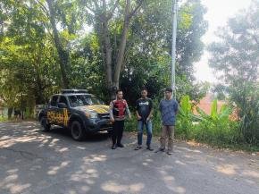 Personil Polsek Klari Patroli Dialogis Sapa Warga Desa Gintungkerta Berikan Himbauan Kamtibmas