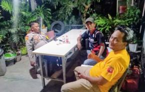 Tak Pernah Bosan Bhabinkamtibmas Polsek Klari Kembali Ikut Serta Dalam Giat Ronda Bersama Warga
