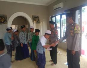 Polisi Adakan Pengajian dan Berikan Santunan kepada Anak-Anak Yatim