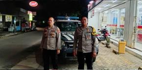 Polsek Rengasdengklok Laksanakan Patroli Malam Dan Sambangi Alfamart Karyasari