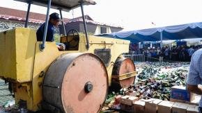 Sukseskan Pemusnahan Massal di Polda Jabar, Polresta Karawang Kirim Ribuan Knalpot Brong dan Puluhan Unit Motor Hasil Kejahatan
