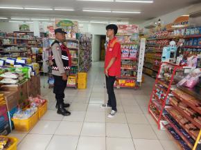Upaya Antisipasi C3 dan kerawanan lainnya, Laksanakan patroli ke area minimarket dan pertokoan wilayah hukum polsek tempuran.