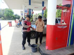 Giat Sosialisasi QR Barcode ke Masyarakat Pengaduan ke Divisi Propam Polri, Dilaksanakan Personil Bhabin Polsek Tempuran.