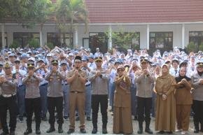 Jadi Inspektur Upacara di SMAN 3 Subang, Wakapolres Tanamkan Disiplin dan Kesadaran Hukum kepada Pelajar