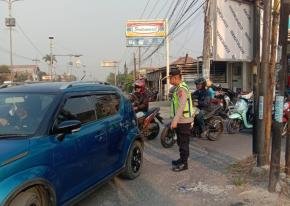 Polsek Klari Kembali Gelar Sapa Pagi di Titik Rawan Lalu Lintas
