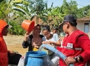PMI Kabupaten Bekasi Sulap Air Telaga Hejo Jadi Bantuan untuk Warga Terdampak Kekeringan 