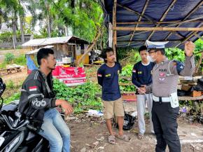 Polantas Menyapa, Imbau Warga Karawang untuk Budayakan Kamseltibcarlantas dan Tertib Lalu Lintas