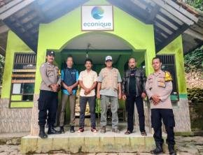 Personil Polsek Tegalwaru Monitoring Objek-objek Wisata Libur Panjang Pastikan Wisatawan Aman