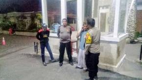 Bhabinkamtibmas Polsek Klari Sambangi Pos Satpam Perumahan BCL
