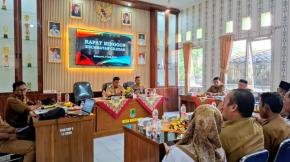 Tingkatkan Kemanan Masyarakat Kapolsek Pedes Hadiri Rapat Minggon Kecamatan Cilebar