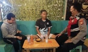 Bhabinkamtibmas Polsek Telagasari Sebar Layanan Pengaduan Gukamtibmas Kepada Masyarakat Binaan