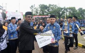 Sebanyak 8.164 PPPK Paruh Waktu Dilantik, Bupati Sukabumi H. Asep Japar Tegaskan Pengabdian & Pelayanan Publik 