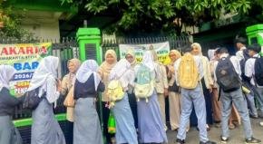 Menanam Karakter dari Gerbang Sekolah: Pancawaluya Hidup di SMA PGRI 1 Purwakarta