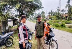 Bripka Satim Anggota Prekat Polsek Banyusari Sosialisasikan Bahaya TPPO