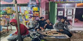 Patroli Dialogis Polsek Rengasdengklok Sambangi Anak Muda Yang Sedang Nongkrong